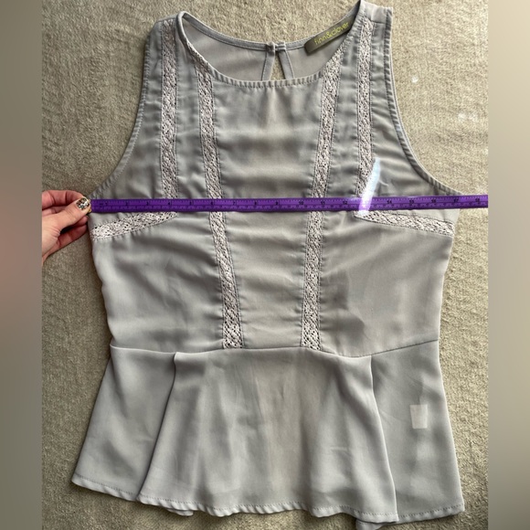 Finn&Clover Grey Sleeveless PePlum Top with Button Closure in Back - Picture 7 of 8